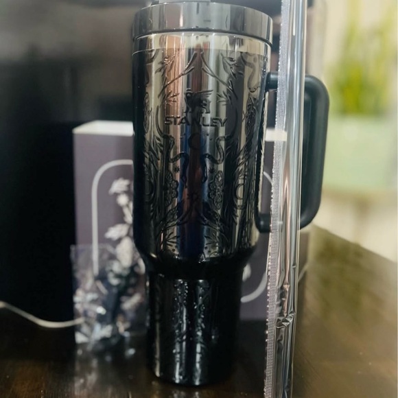 Black Patterned Quencher H2.0 Tumbler 40oz - Picture 4 of 6